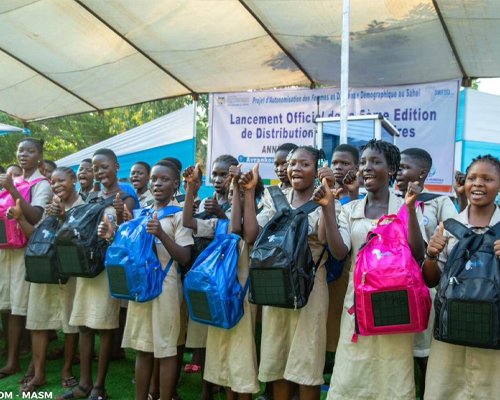 Appui-du-Gouvernement-aux-familles-vulnerables-Des-kits-scolaires-a-35-mille-filles-du-Benin