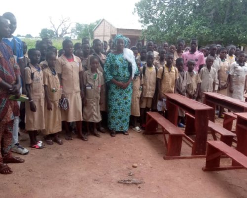 Ecoles-et-colleges-de-Gogounou-LHe-CHABI-GORO-Bake-fait-don-de-plus-de-100-tables-et-bancs-Copy1