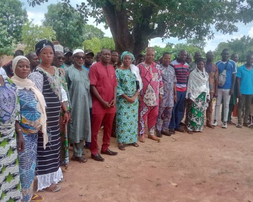 Ecoles-et-colleges-de-Gogounou-LHe-CHABI-GORO-Bake-fait-don-de-plus-de-100-tables-et-bancs-Copy3