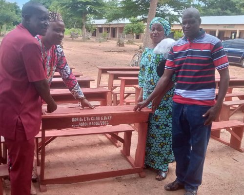 Ecoles-et-colleges-de-Gogounou-LHe-CHABI-GORO-Bake-fait-don-de-plus-de-100-tables-et-bancs-Copy4