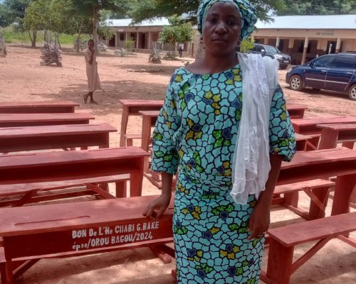 Ecoles-et-colleges-de-Gogounou-LHe-CHABI-GORO-Bake-fait-don-de-plus-de-100-tables-et-bancs