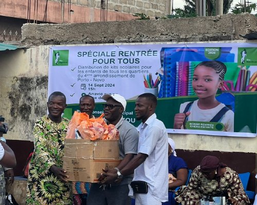 Don-d-importants-kits-scolaires-sous-le-leadership-du-President-ABT-du-Bloc-Republicain