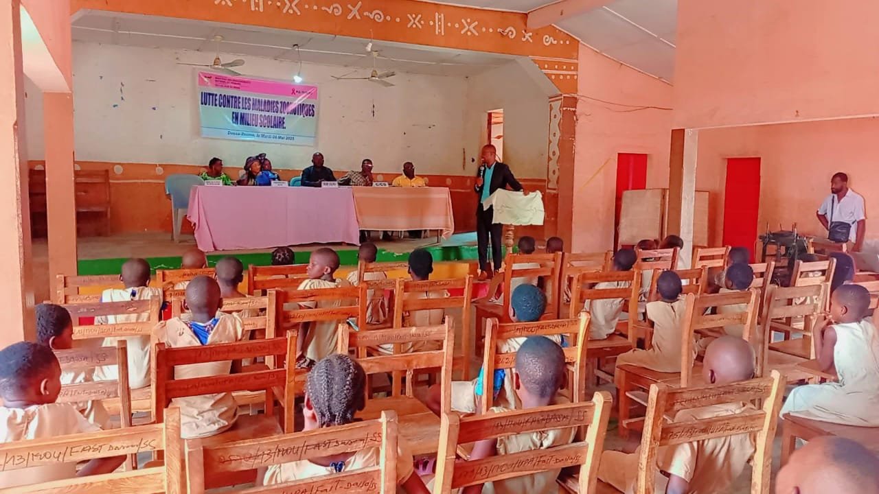 Image supplémentaire pour Zoonoses en milieu scolaire : la grande offensive de sensibilisation démarre à Dassa-Zoumè
