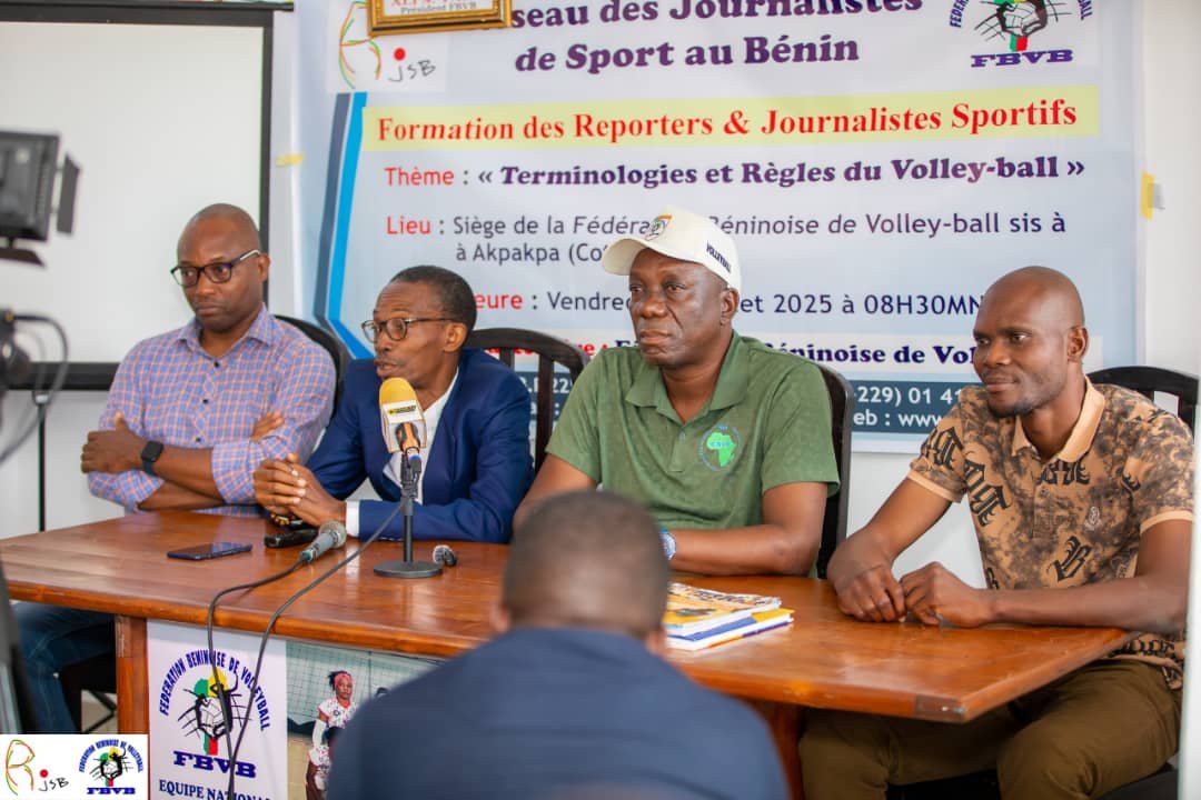 Image supplémentaire pour Les journalistes sportifs plongent dans l’univers du volley-ball