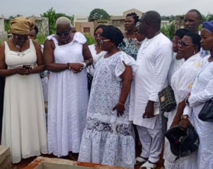 Image supplémentaire pour Feue Sonia Annick AGBANTOU célébrée avec amour et dignité