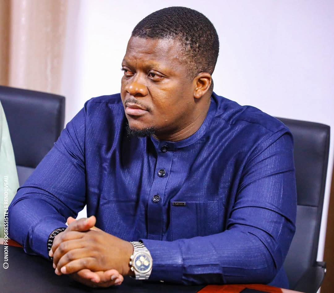 Image supplémentaire pour Joseph DJOGBÉNOU reçoit la Fondation MALÈHOSSOU