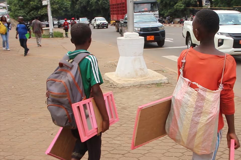Enfants à la peine