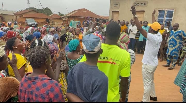 Image supplémentaire pour Houedogli fait bloc  derrière l'he Honoré Guigui