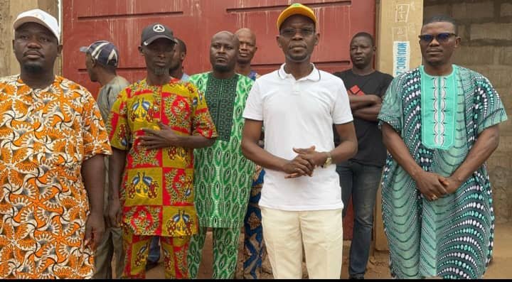 Image supplémentaire pour Houedogli fait bloc  derrière l'he Honoré Guigui