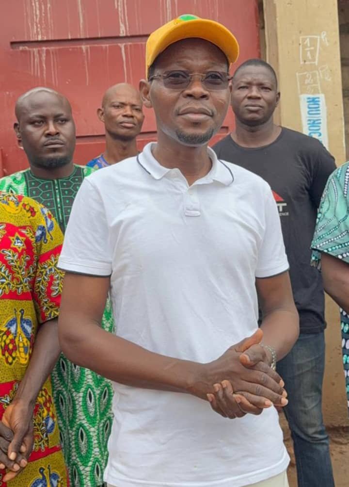 Image supplémentaire pour Houedogli fait bloc  derrière l'he Honoré Guigui