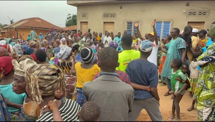 Image supplémentaire pour Houedogli fait bloc  derrière l'he Honoré Guigui