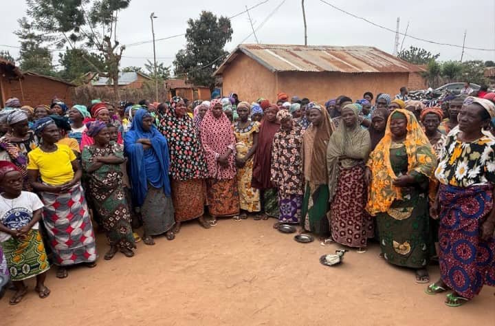 Image supplémentaire pour Houedogli fait bloc  derrière l'he Honoré Guigui