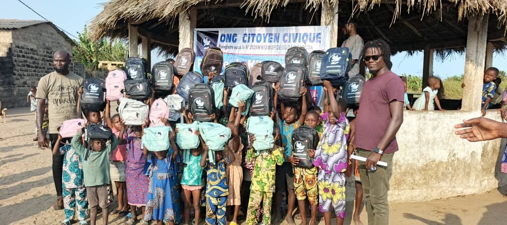 Image supplémentaire pour L’Ong Citoyen Civique offre des kits scolaires aux orphelins