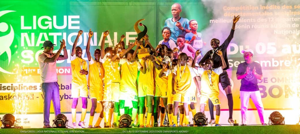 Image supplémentaire pour 25 millions FCFA de bourses offerts par le Gouvernement