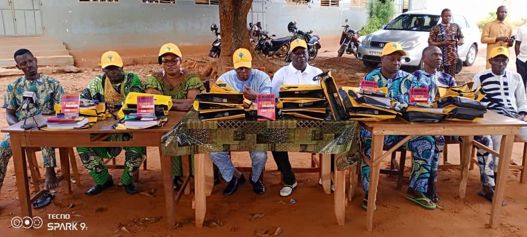 Image supplémentaire pour Nathalie Afiavi MEKPO au chevet des élèves de Dogbo