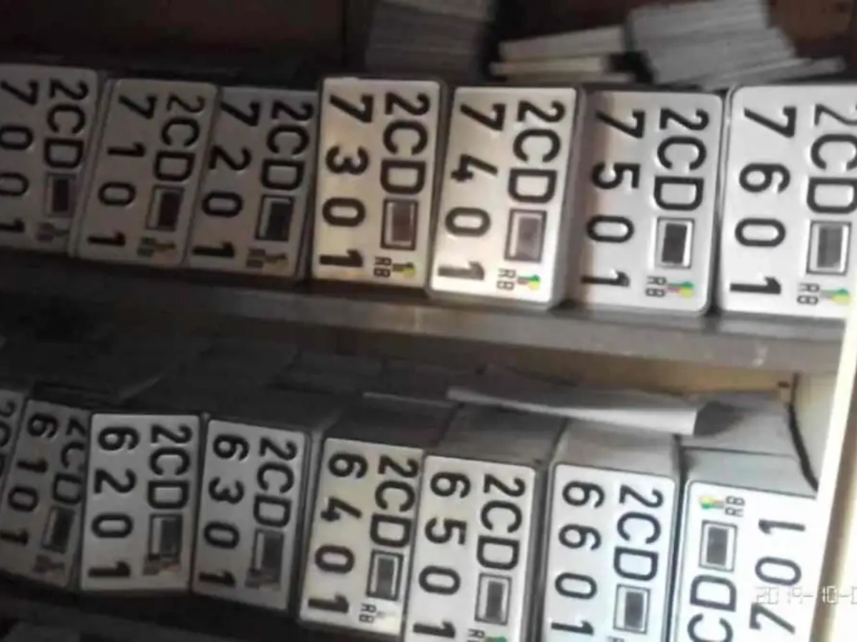 Plaques non retirées : destruction dès le 16 octobre