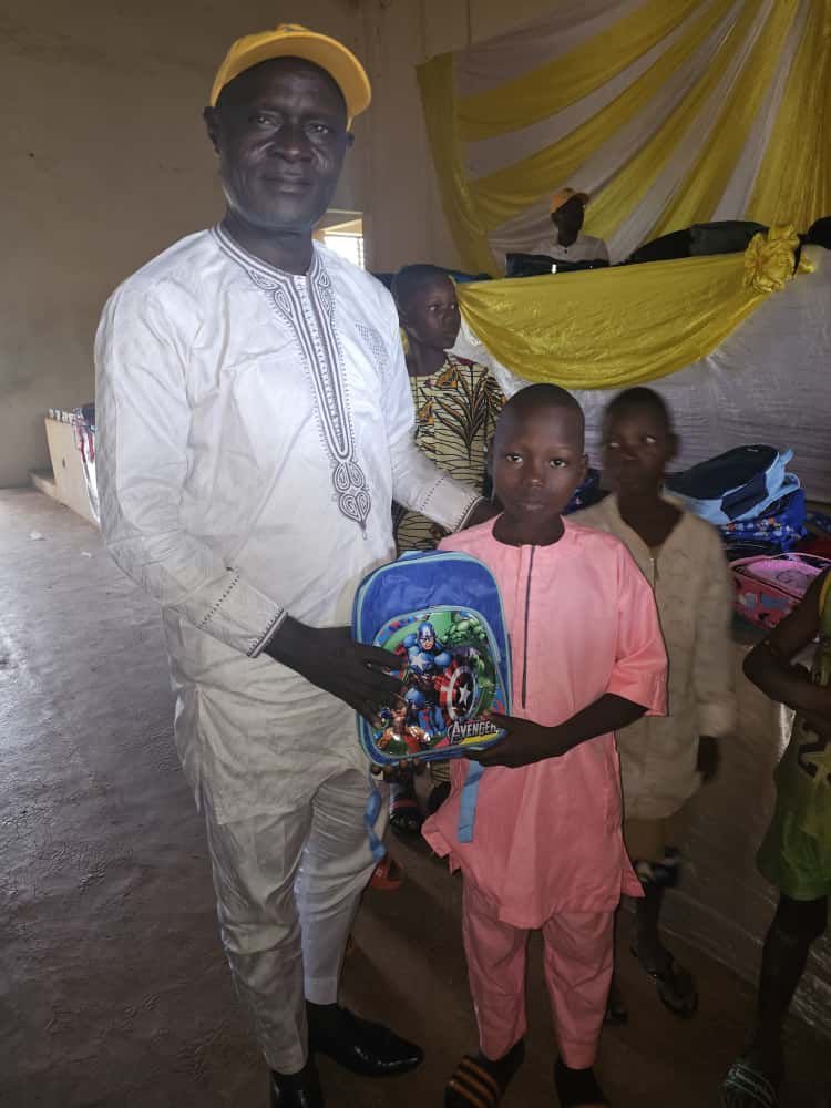 Image supplémentaire pour Eudoxie DAKPÊ honore les meilleurs élèves