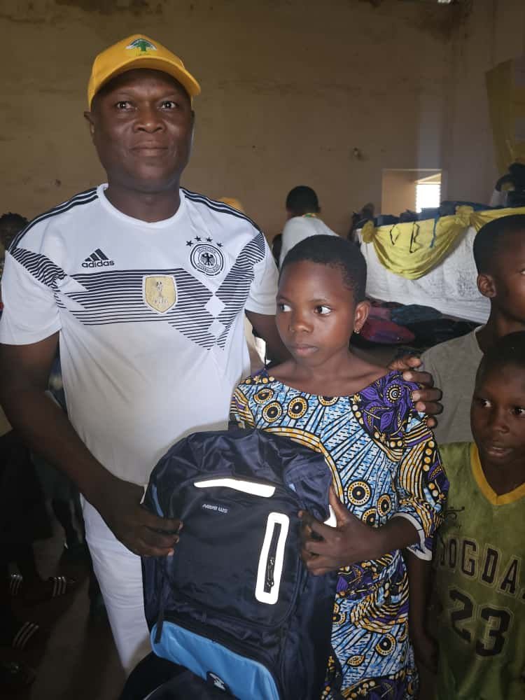 Image supplémentaire pour Eudoxie DAKPÊ honore les meilleurs élèves