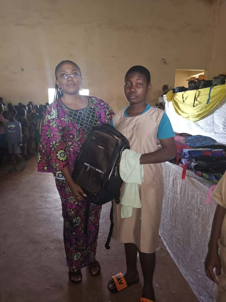 Image supplémentaire pour Eudoxie DAKPÊ honore les meilleurs élèves