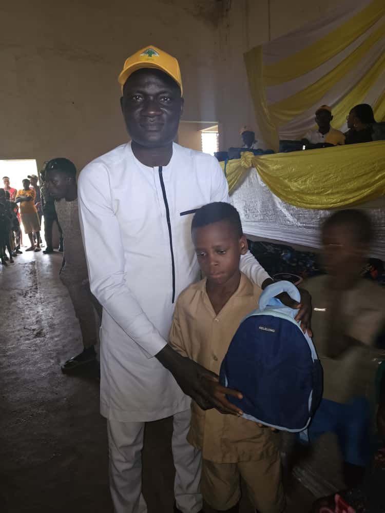 Image supplémentaire pour Eudoxie DAKPÊ honore les meilleurs élèves