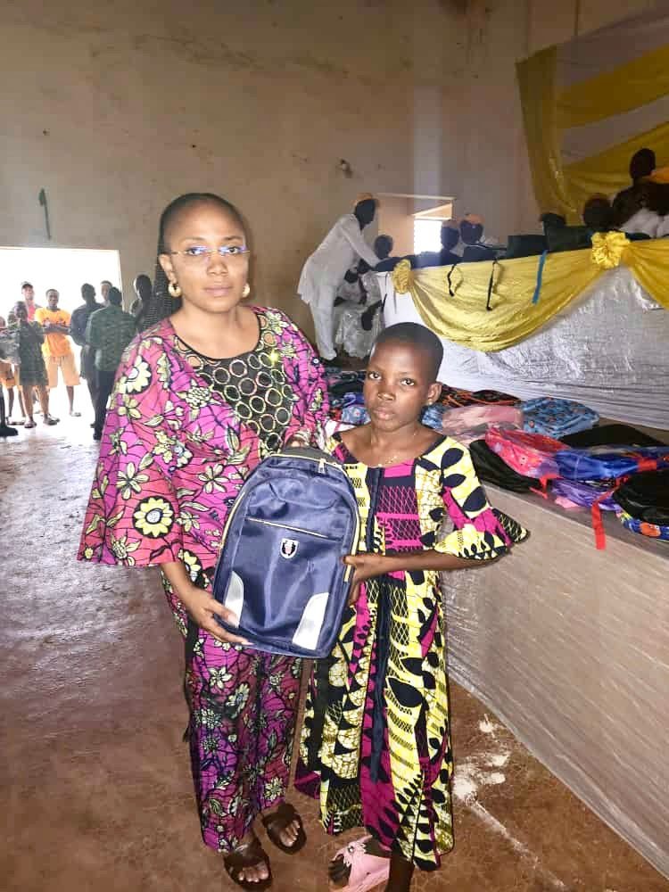 Image supplémentaire pour Eudoxie DAKPÊ honore les meilleurs élèves