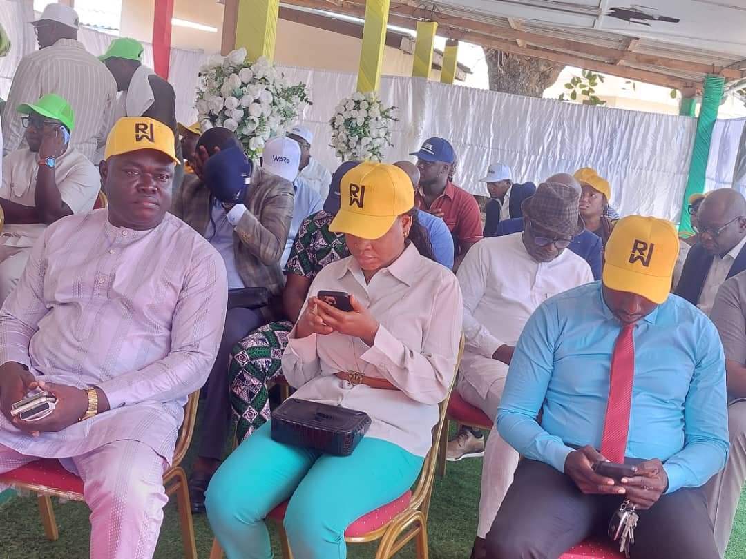 Le fan-club Romuald WADAGNI témoin à la CENA