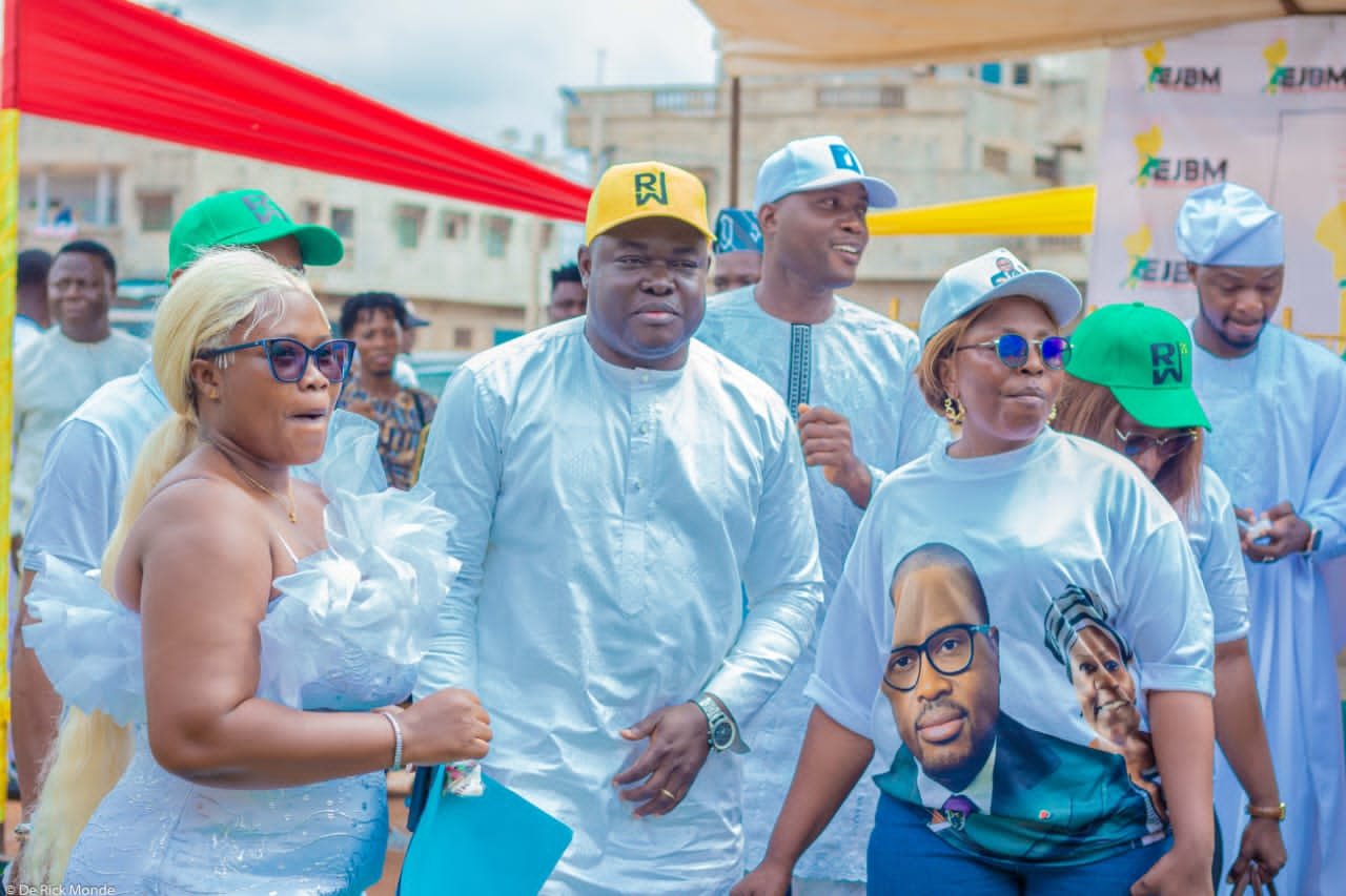 Le Fan-Club Romuald WADAGNI renforce son ancrage par la jeunesse