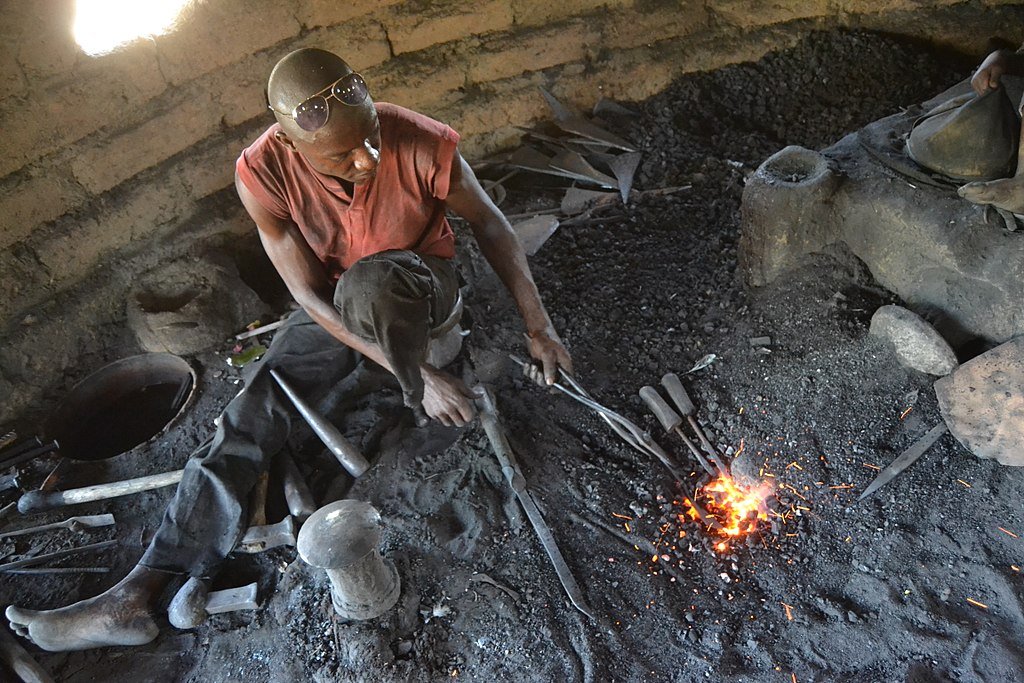 Les forgerons de Porto-Novo, maîtres du feu et de l’art
