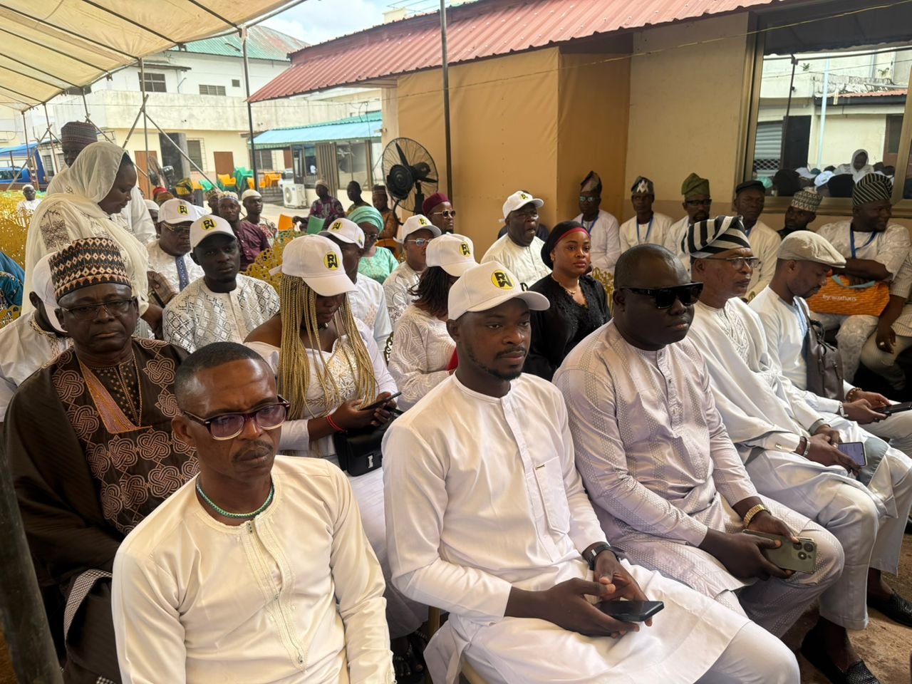 Le Fan-Club Romuald WADAGNI aux côtés du patriarche Karim da Silva*