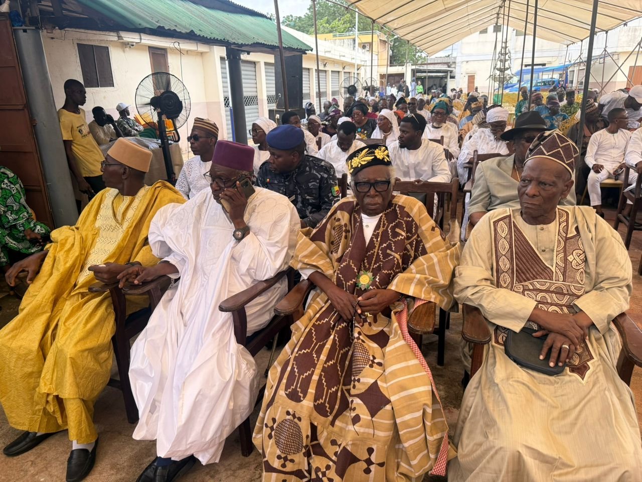 Image supplémentaire pour Le Fan-Club Romuald WADAGNI aux côtés du patriarche Karim da Silva*