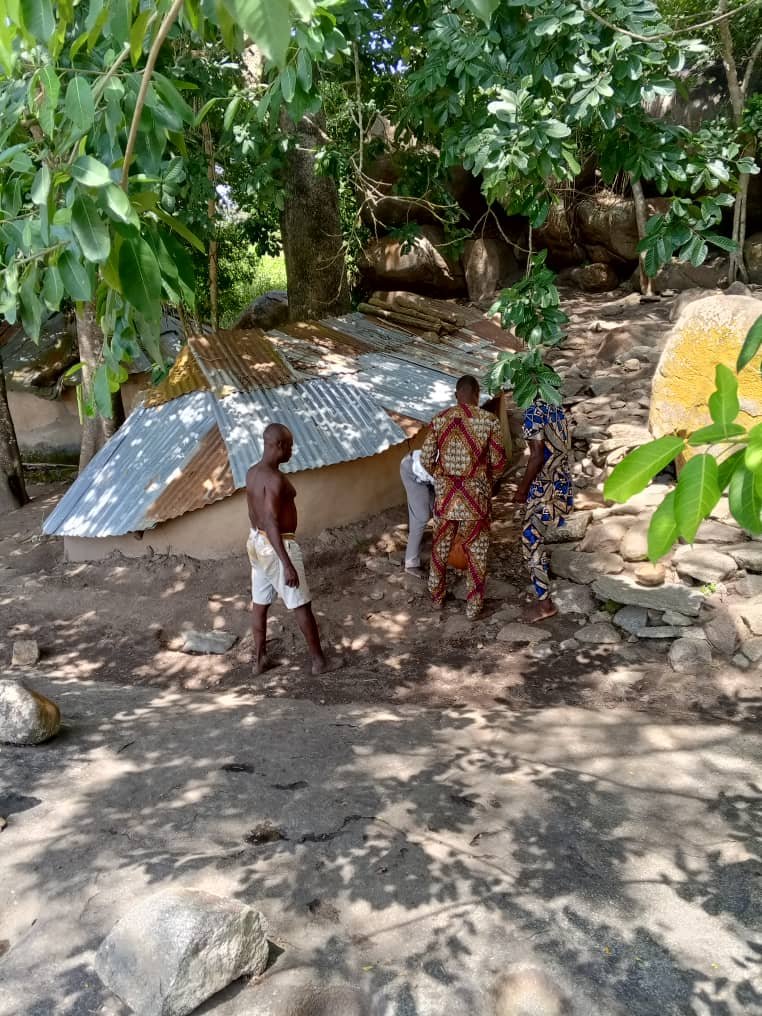 Image supplémentaire pour L'he Nicaise FAGNON, au sommet des Collines sacrées