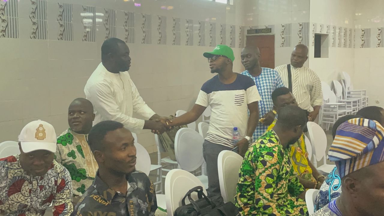 Image supplémentaire pour Deux mouvements rallient le Fan-Club WADAGNI