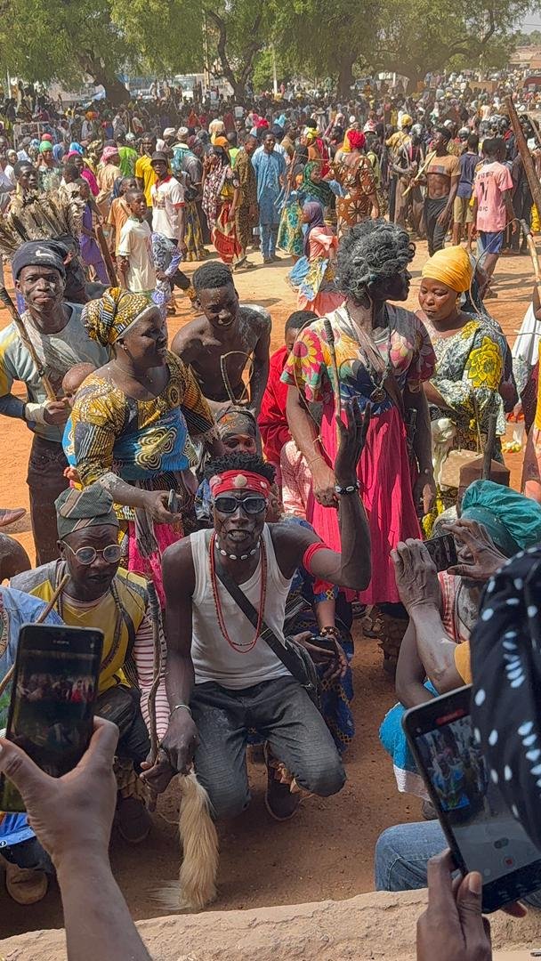 Image supplémentaire pour Le fan-club Romuald WADAGNI aux côtés de Salifou MAMAN