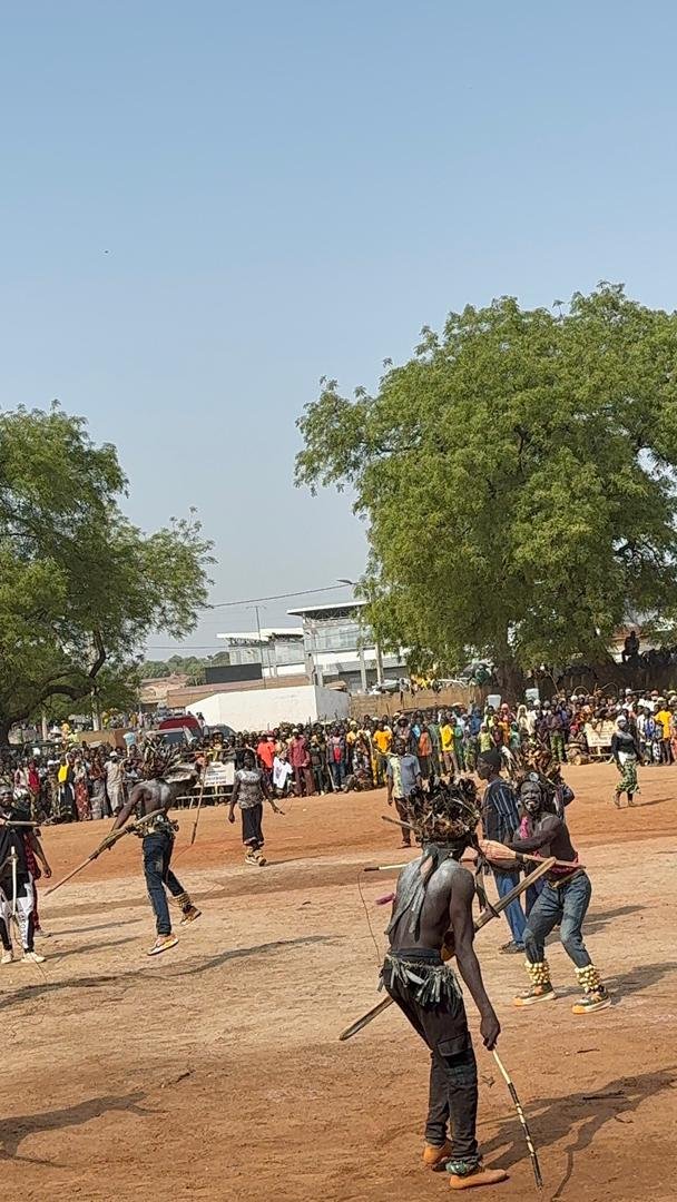 Image supplémentaire pour Le fan-club Romuald WADAGNI aux côtés de Salifou MAMAN