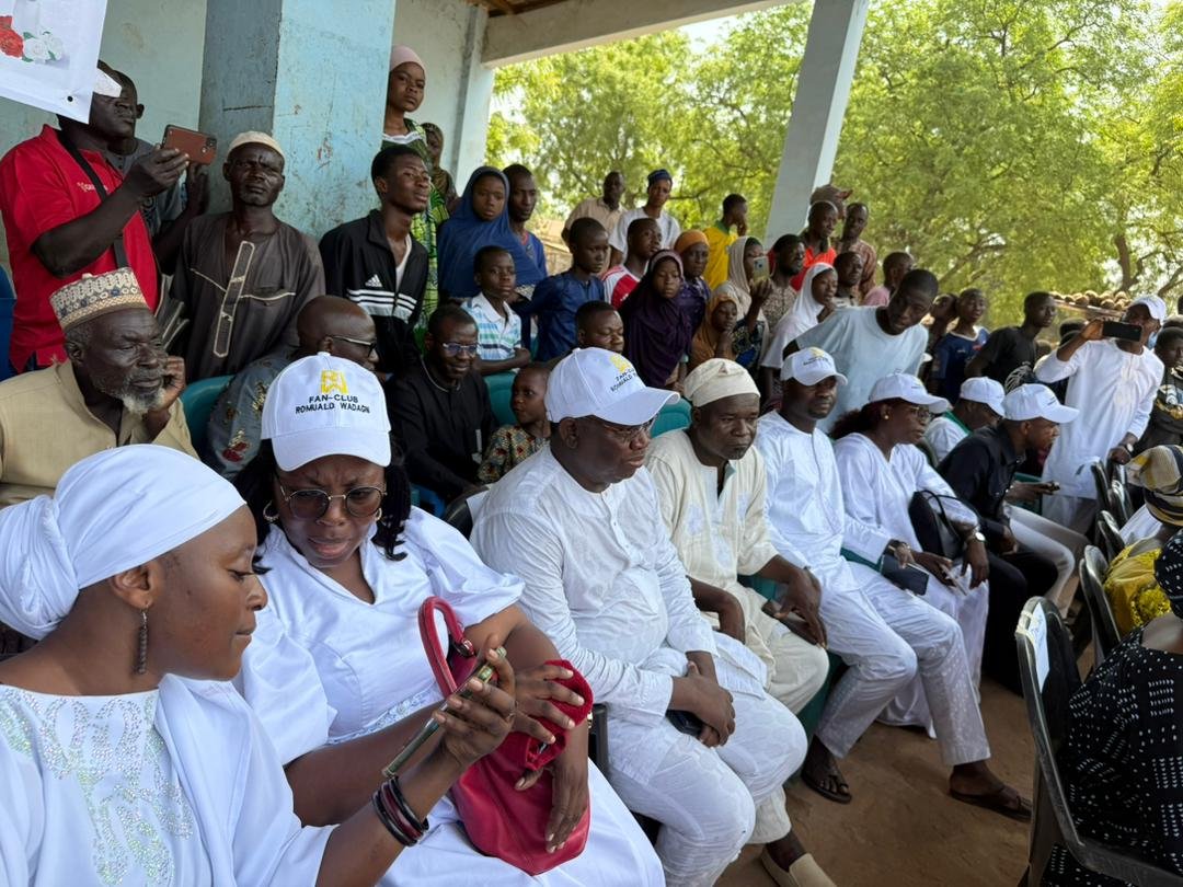 Image supplémentaire pour Le fan-club Romuald WADAGNI aux côtés de Salifou MAMAN