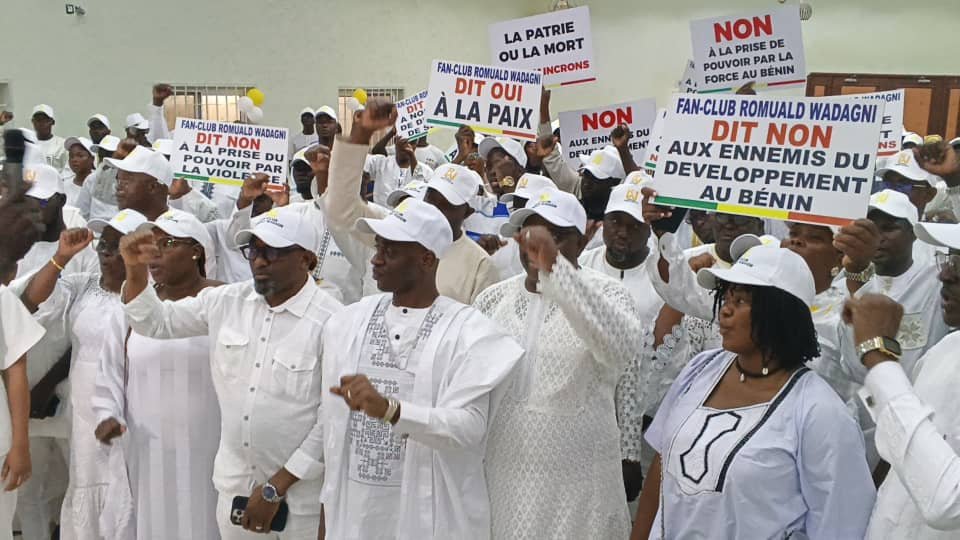 Les membres du fan-club Romuald WADAGNI du Borgou disent merci