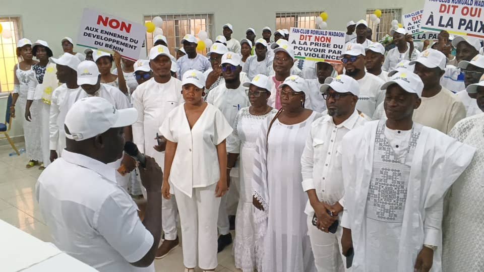 Image supplémentaire pour Les membres du fan-club Romuald WADAGNI du Borgou disent merci