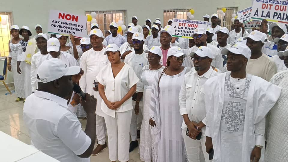 Image supplémentaire pour Les membres du fan-club Romuald WADAGNI du Borgou disent merci