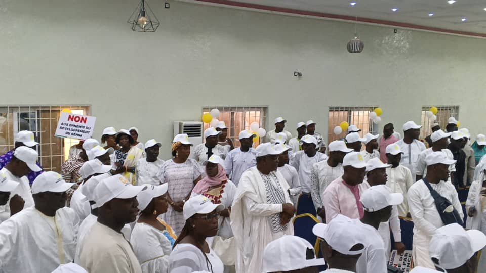 Image supplémentaire pour Les membres du fan-club Romuald WADAGNI du Borgou disent merci
