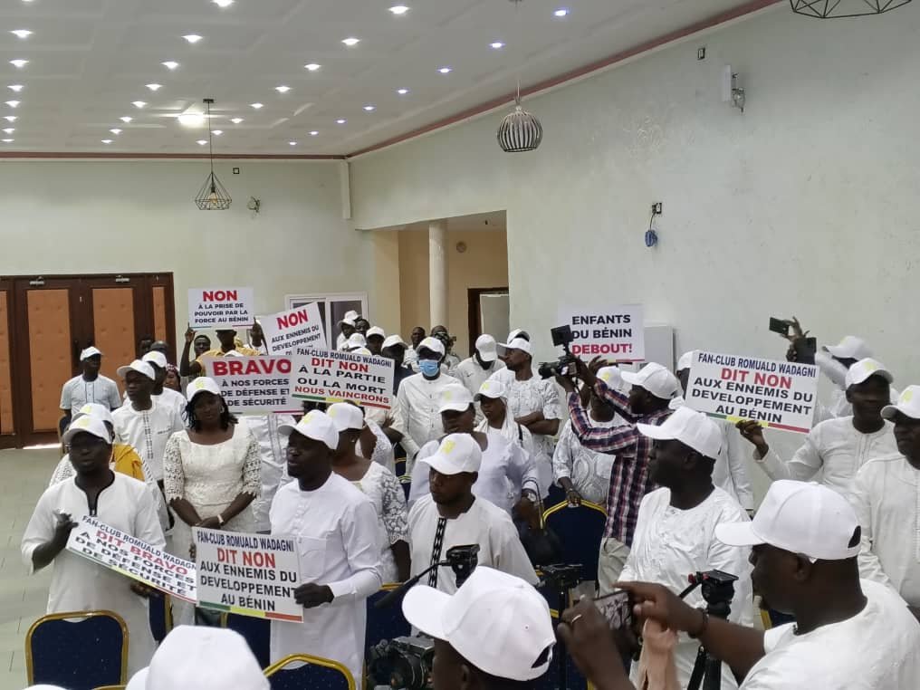 Image supplémentaire pour Les membres du fan-club Romuald WADAGNI du Borgou disent merci