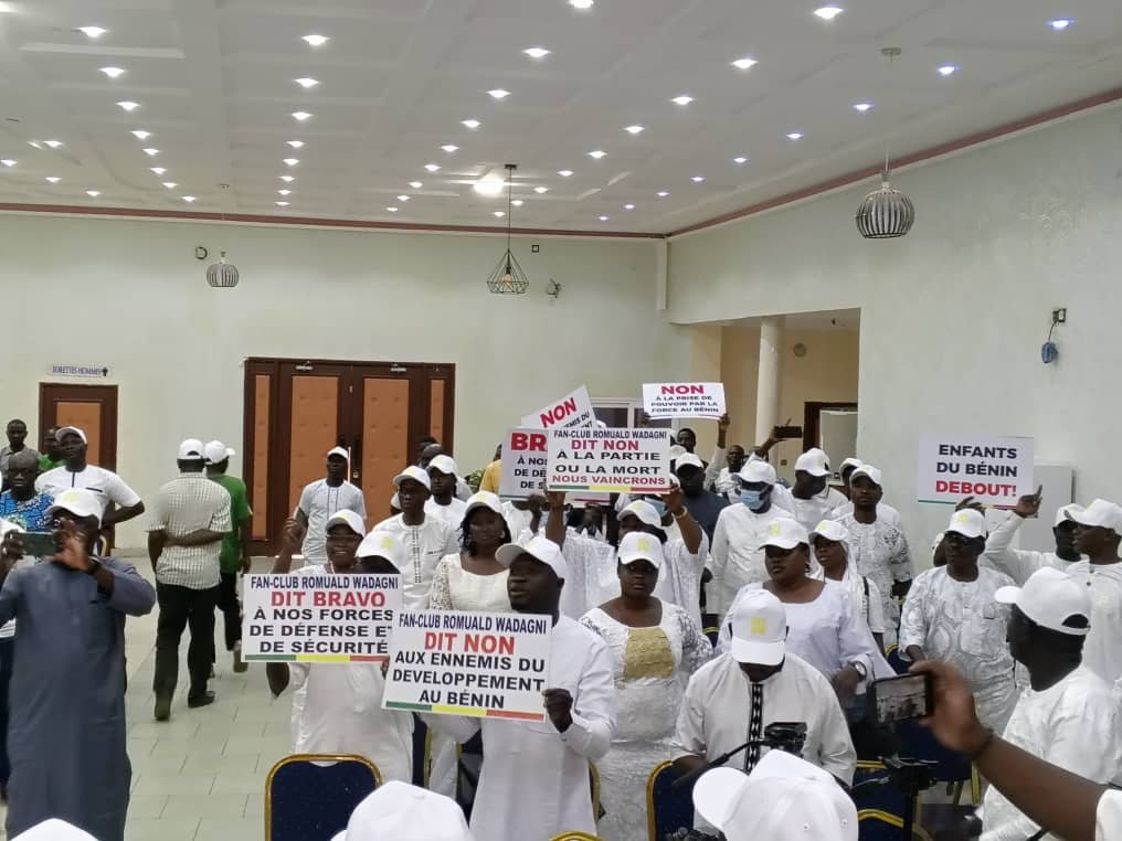 Image supplémentaire pour Les membres du fan-club Romuald WADAGNI du Borgou disent merci