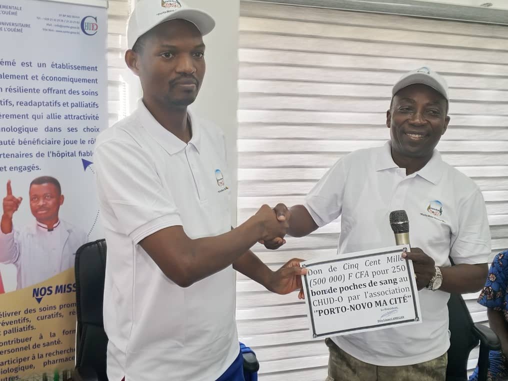 Image supplémentaire pour Porto-Novo Ma Cité soulage des femmes au CHUD-O avec 250 bons de poches de sang