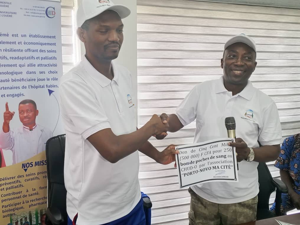 Image supplémentaire pour Porto-Novo Ma Cité soulage des femmes au CHUD-O avec 250 bons de poches de sang