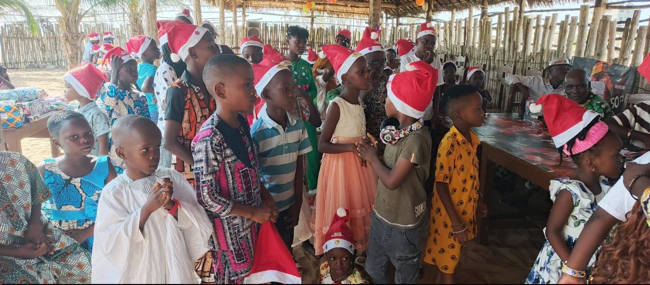 Image supplémentaire pour La PaDem Bénin célèbre Noël avec les enfants des professionnels des médias