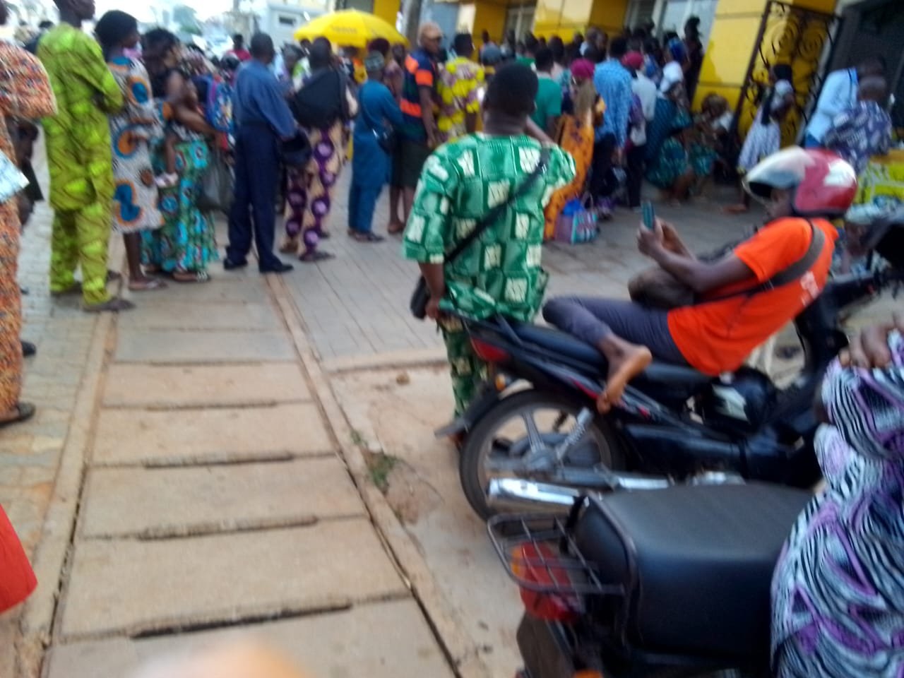 Image supplémentaire pour MTN Avakpa : la patience des clients mise à rude épreuve