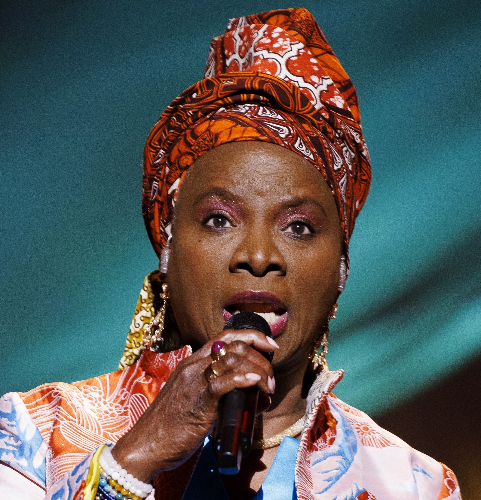 Angélique Kidjo pose ses règles : la qualité avant l’identité