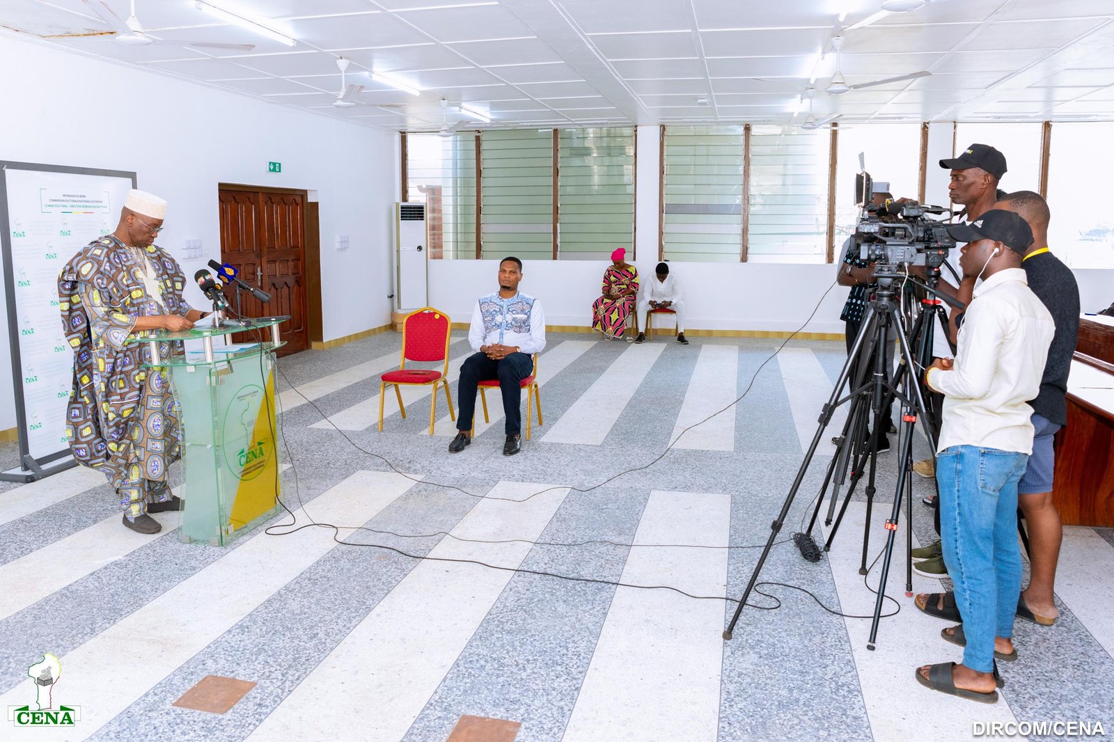 Image supplémentaire pour La CENA appelle à un vote paisible et historique