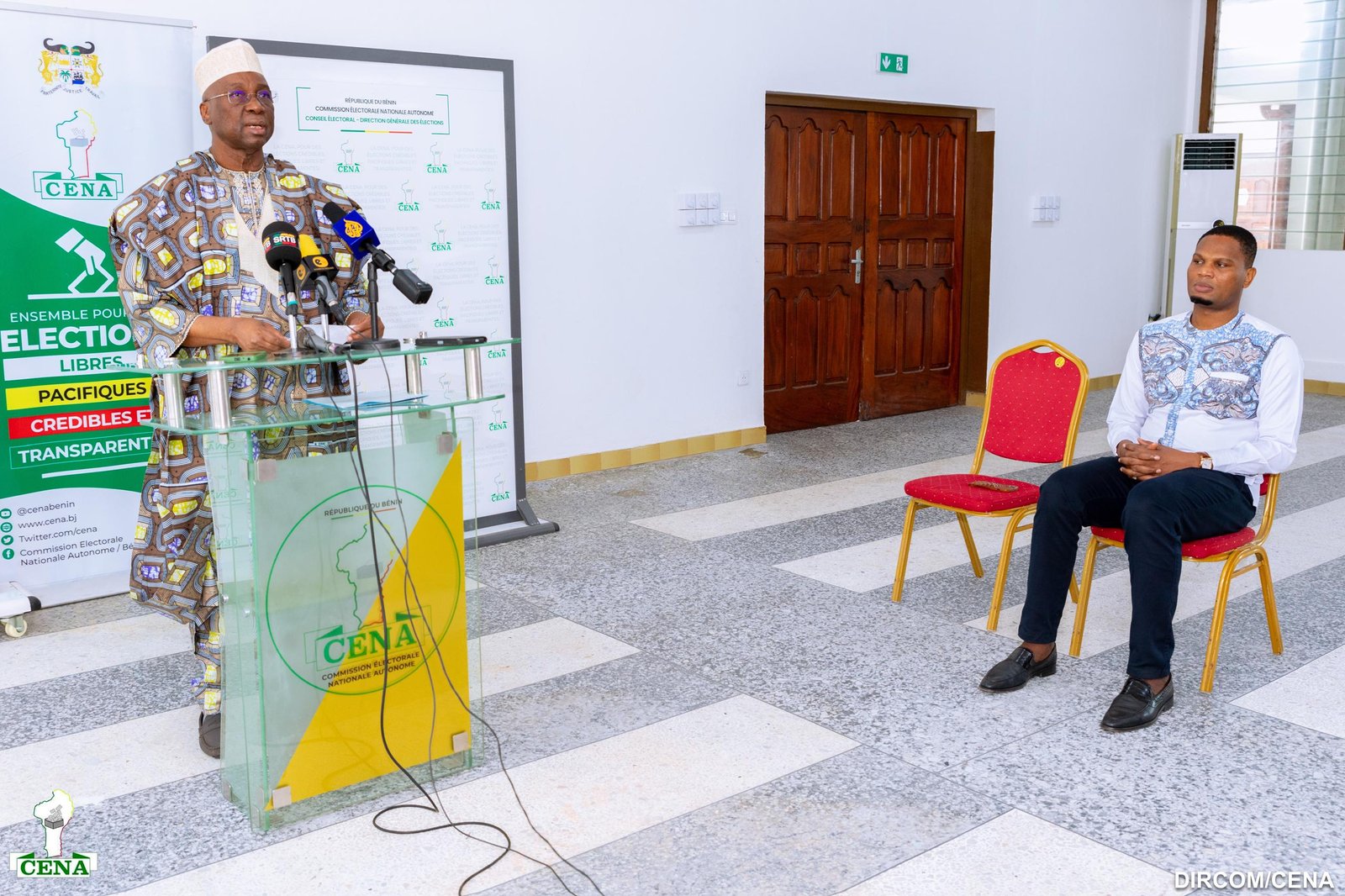 Image supplémentaire pour La CENA appelle à un vote paisible et historique