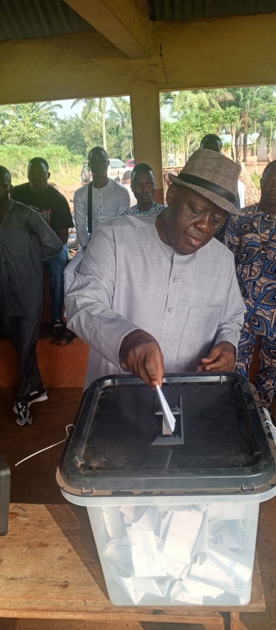 Louis Vlavonou vote tôt et appelle à une mobilisation massive et à la paix