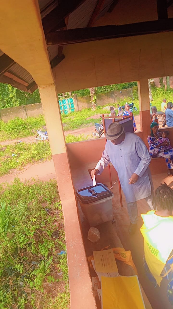 Image supplémentaire pour Louis Vlavonou vote tôt et appelle à une mobilisation massive et à la paix